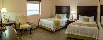 Hotel Plaza Calzada Monterrey Bagian luar foto