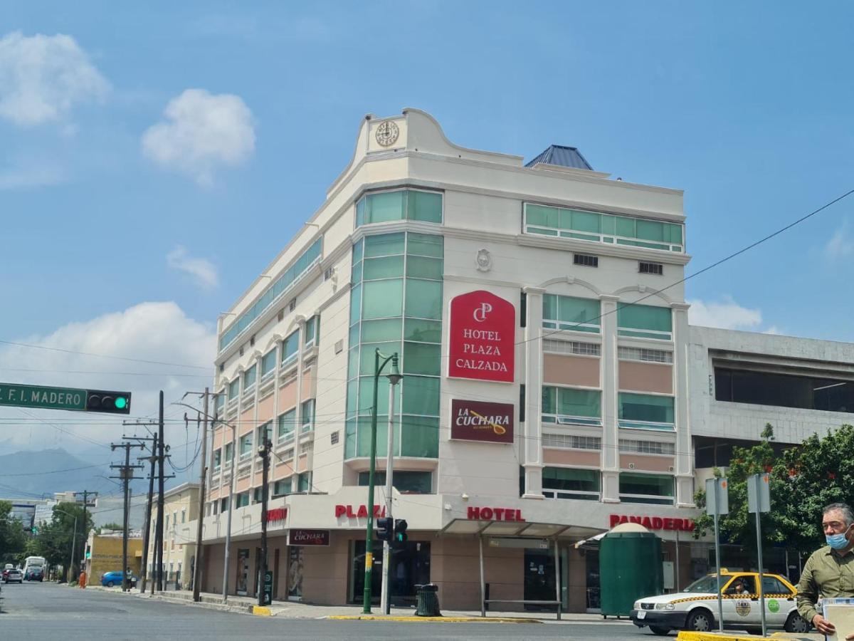 Hotel Plaza Calzada Monterrey Bagian luar foto