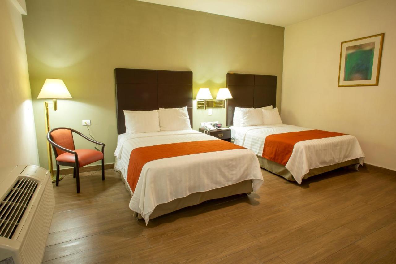 Hotel Plaza Calzada Monterrey Bagian luar foto